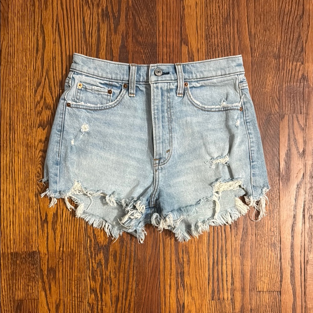 Abercrombie & Fitch High Rise Mom Short in Light